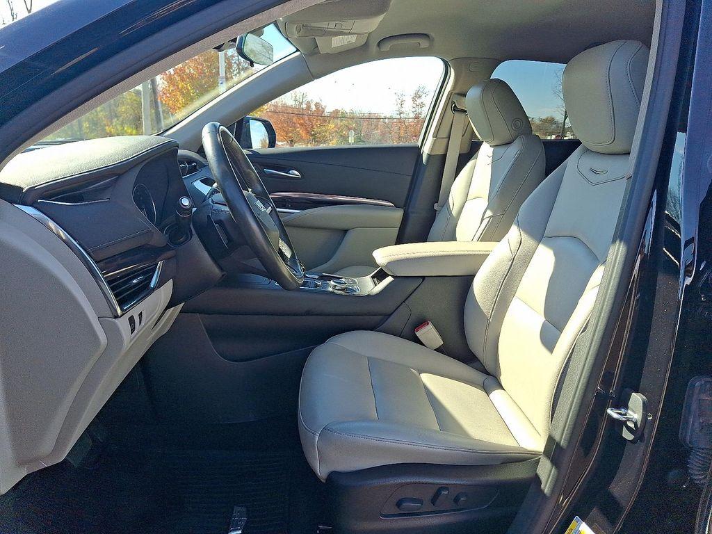 used 2023 Cadillac XT4 car, priced at $26,425