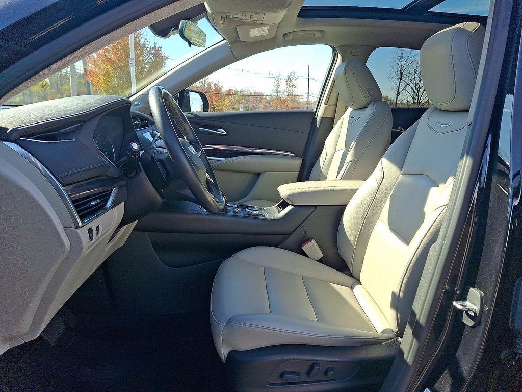 used 2023 Cadillac XT4 car, priced at $25,470