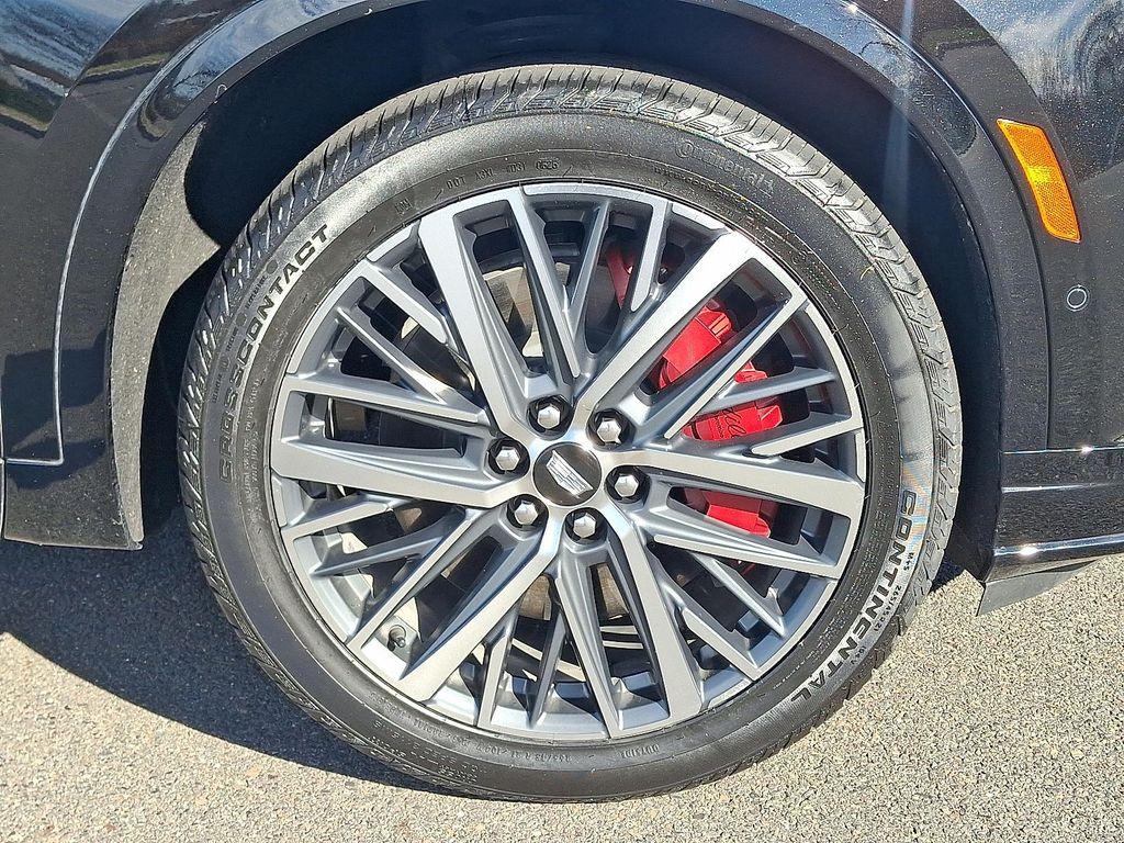 used 2025 Cadillac XT6 car, priced at $53,994