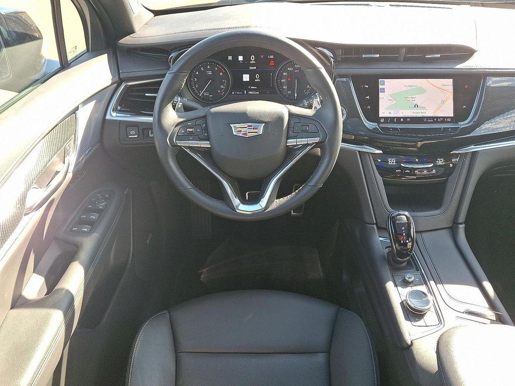 used 2025 Cadillac XT6 car, priced at $53,994