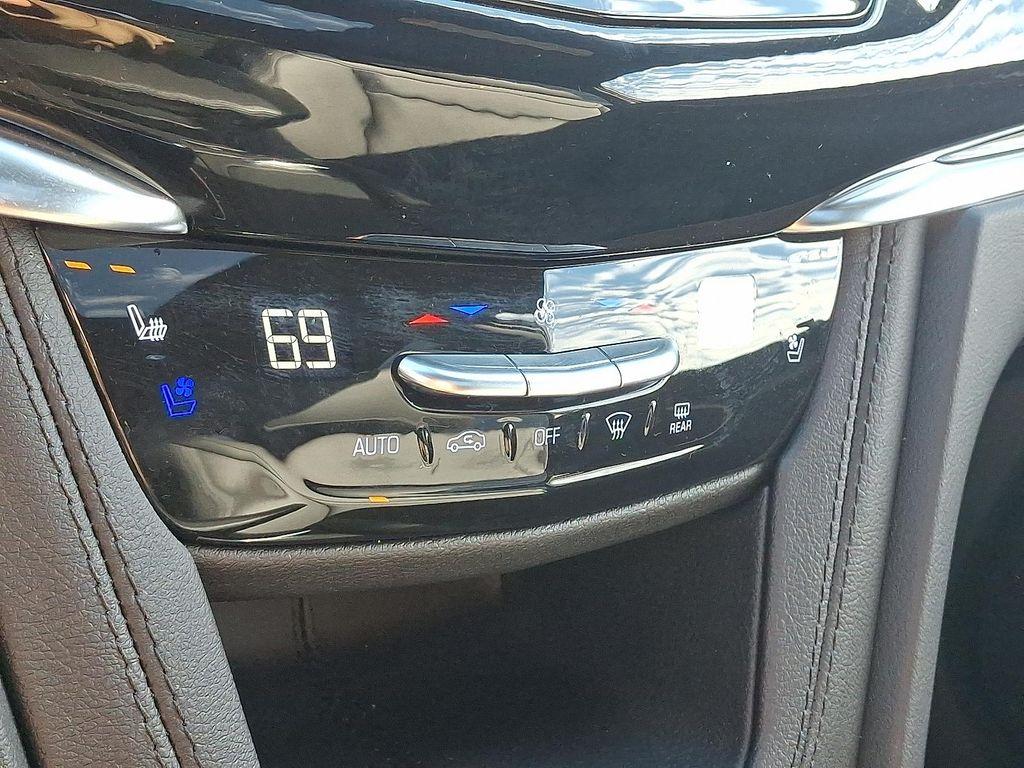 used 2025 Cadillac XT6 car, priced at $53,994