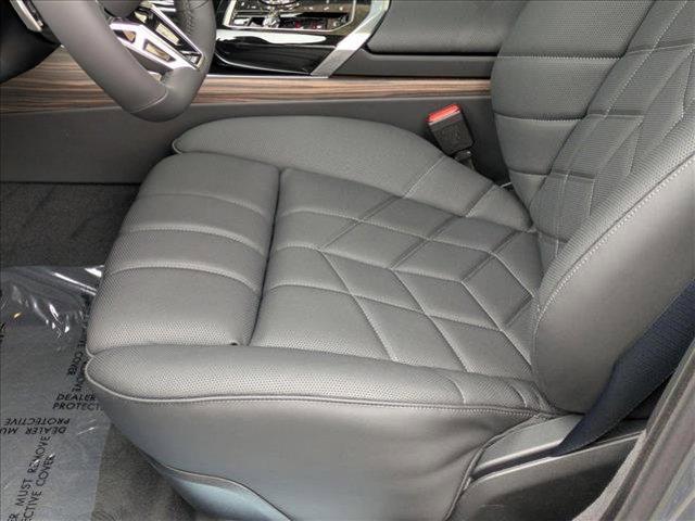 new 2025 BMW 760 car, priced at $138,935