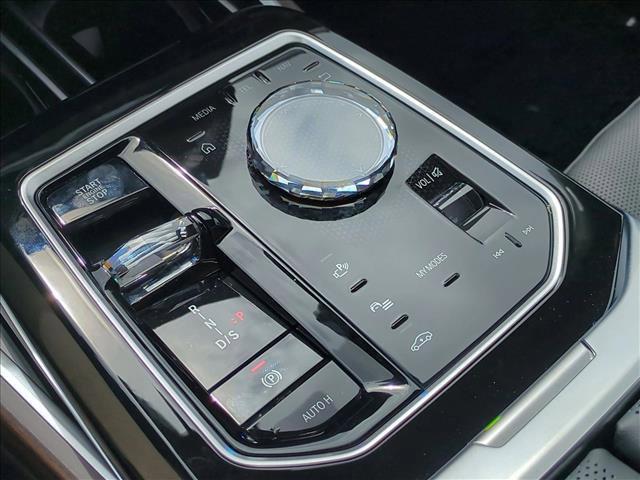 new 2025 BMW 760 car, priced at $134,085