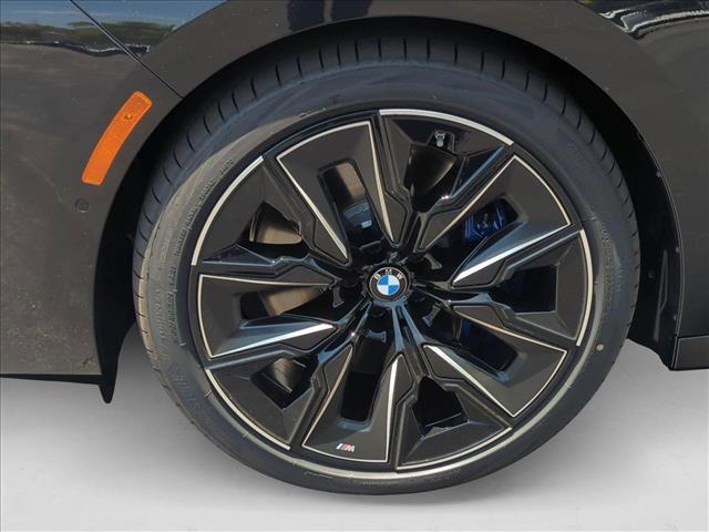 new 2025 BMW 760 car, priced at $137,630