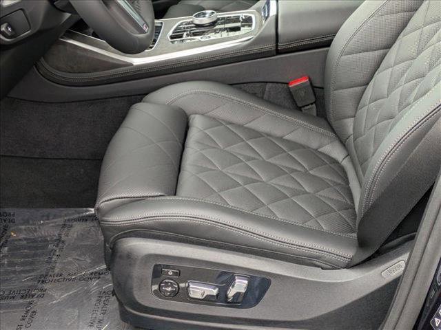 new 2025 BMW X7 car, priced at $100,385