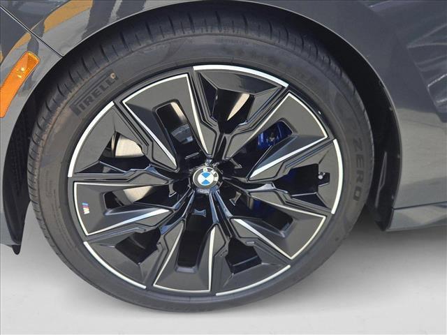 new 2025 BMW 760 car, priced at $138,935