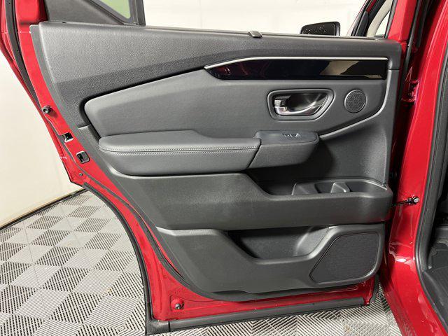 new 2025 Honda Pilot car, priced at $46,121