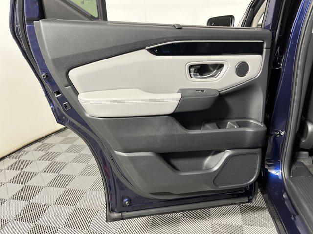 new 2025 Honda Pilot car, priced at $44,921