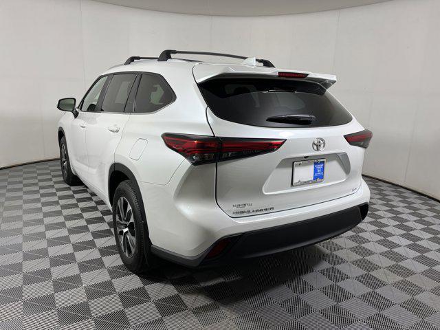 used 2023 Toyota Highlander car, priced at $40,999