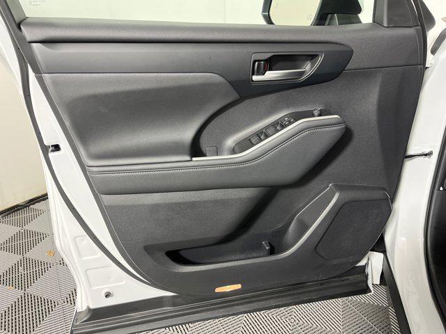 used 2023 Toyota Highlander car, priced at $40,999