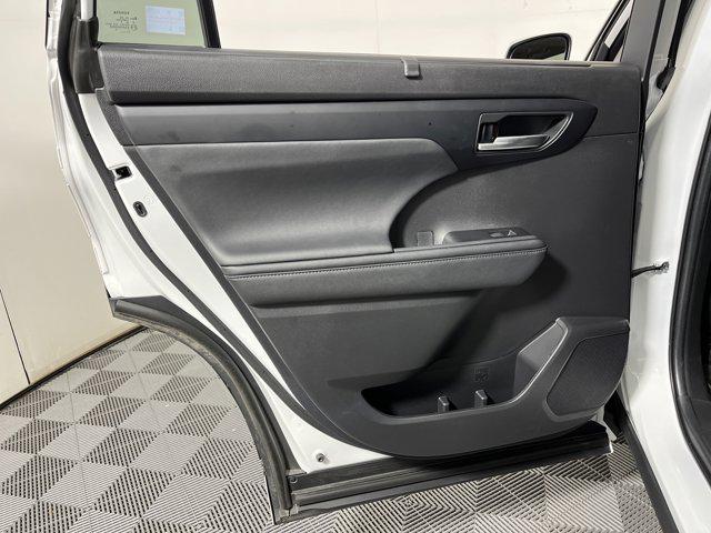 used 2023 Toyota Highlander car, priced at $40,999