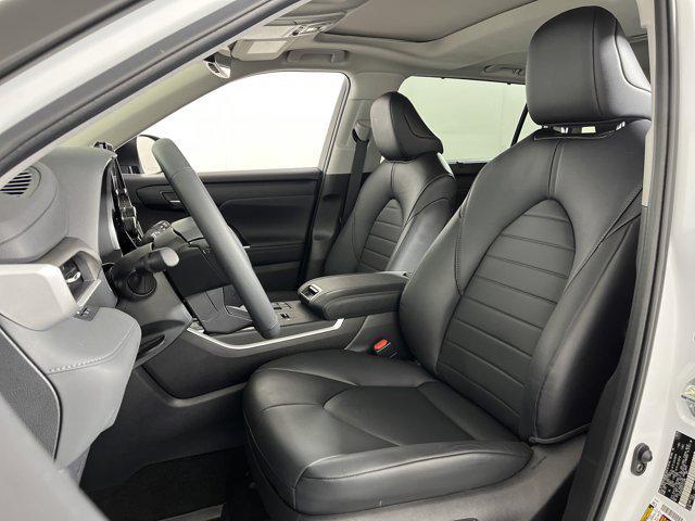 used 2023 Toyota Highlander car, priced at $40,999