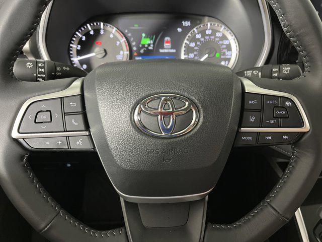 used 2023 Toyota Highlander car, priced at $40,999