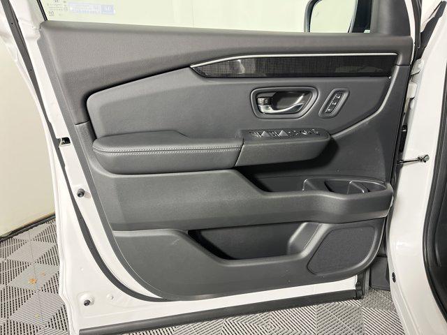 new 2025 Honda Pilot car, priced at $53,891