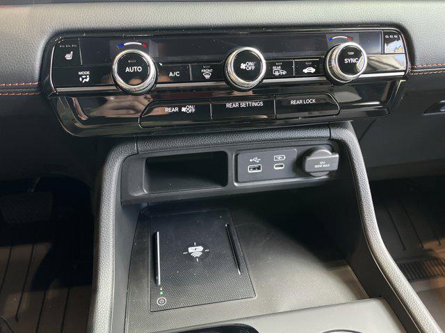 new 2025 Honda Pilot car, priced at $51,305