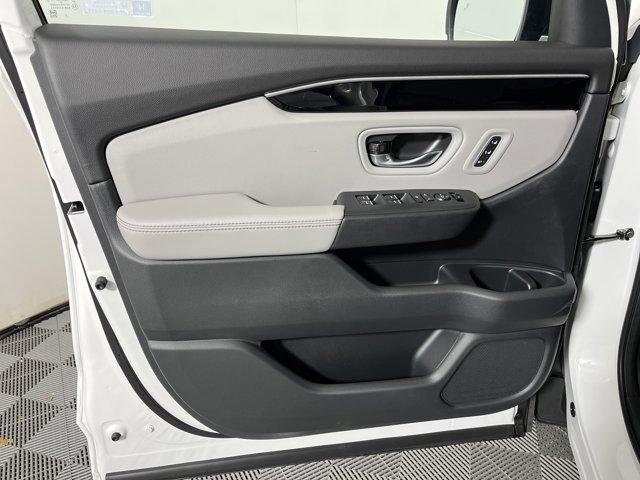 new 2025 Honda Pilot car, priced at $47,391