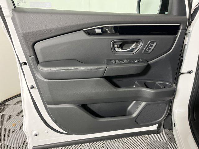 new 2025 Honda Pilot car, priced at $44,651