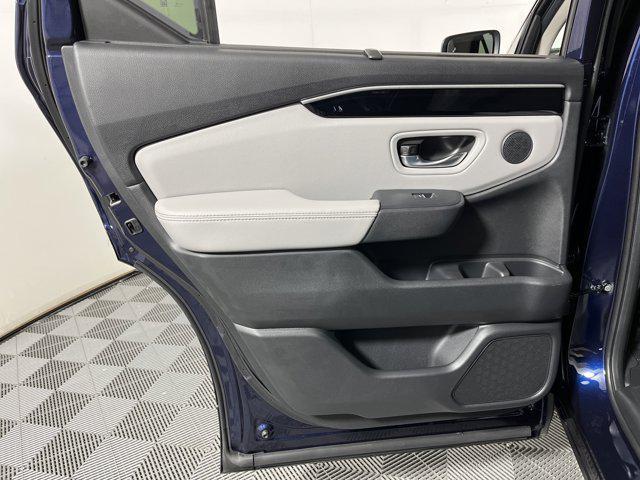 new 2025 Honda Pilot car, priced at $42,261