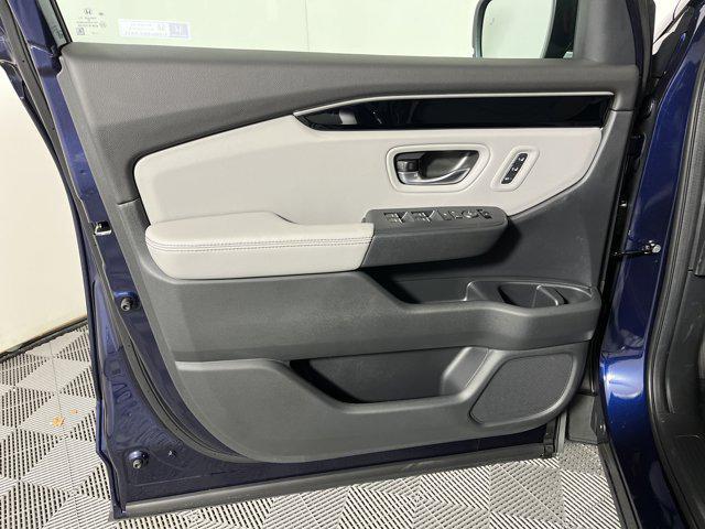 new 2025 Honda Pilot car, priced at $44,231