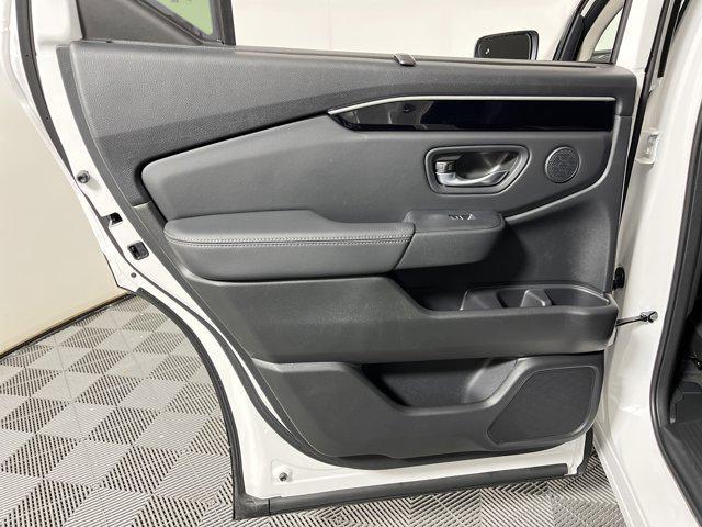 new 2025 Honda Pilot car, priced at $44,651