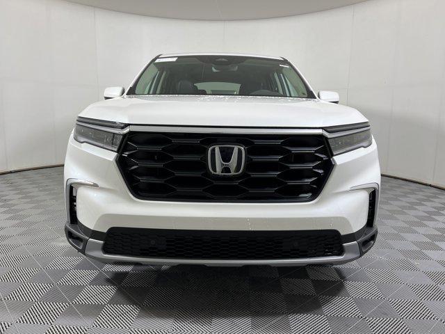 new 2025 Honda Pilot car, priced at $44,651