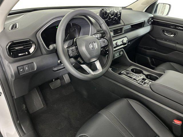 new 2025 Honda Pilot car, priced at $44,651