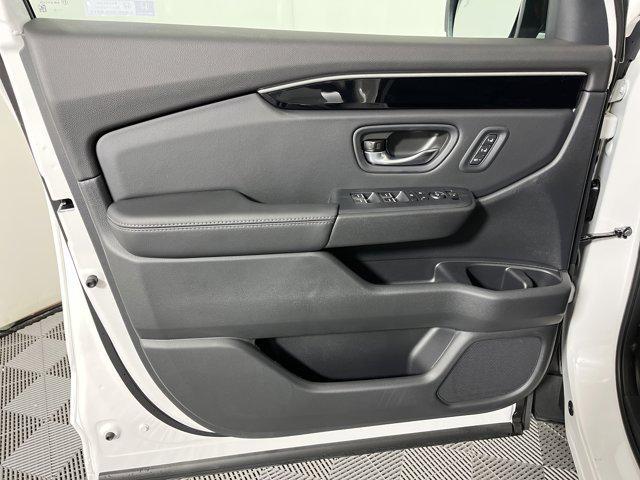 new 2025 Honda Pilot car, priced at $44,651