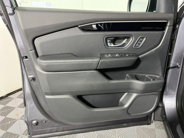 new 2025 Honda Pilot car, priced at $44,231