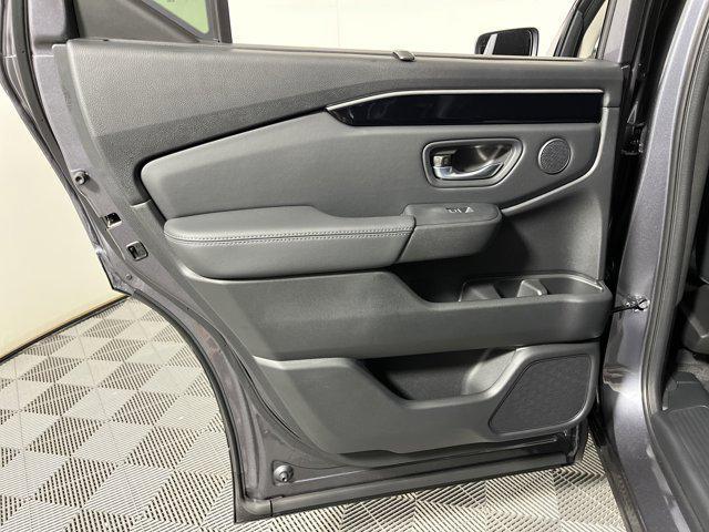 new 2025 Honda Pilot car, priced at $44,231