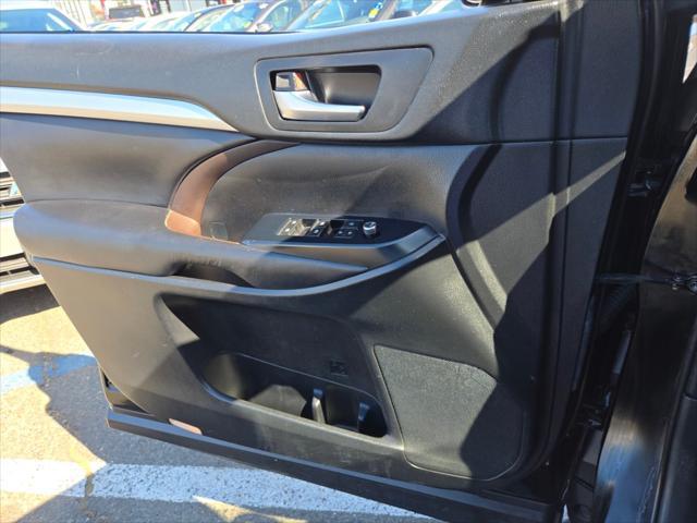 used 2019 Toyota Highlander car, priced at $17,988