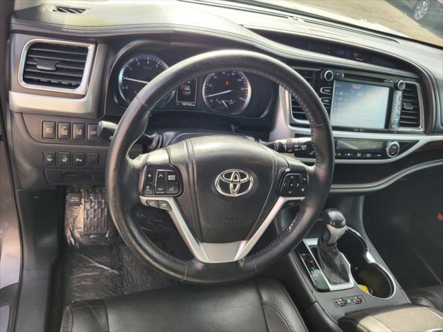 used 2014 Toyota Highlander car, priced at $15,988