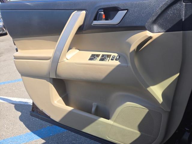 used 2013 Toyota Highlander car, priced at $12,588