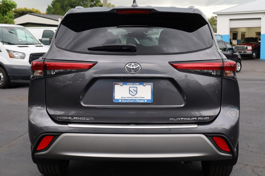 used 2022 Toyota Highlander car, priced at $41,999