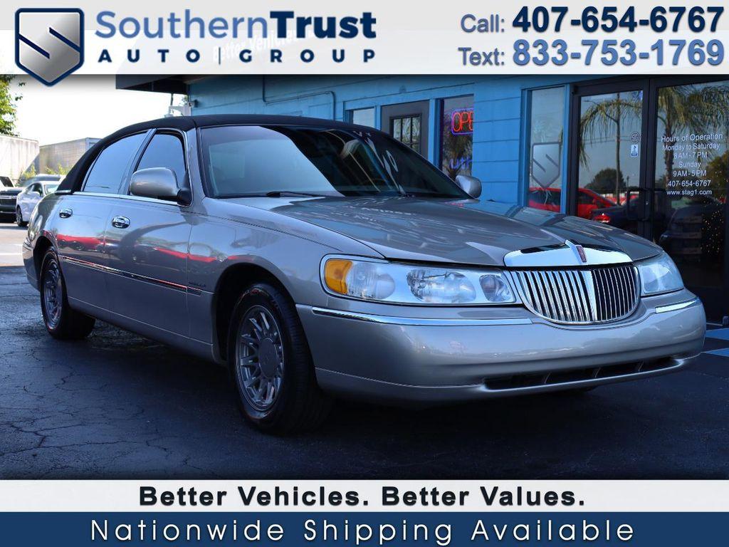 used 2001 Lincoln Town Car car, priced at $8,999