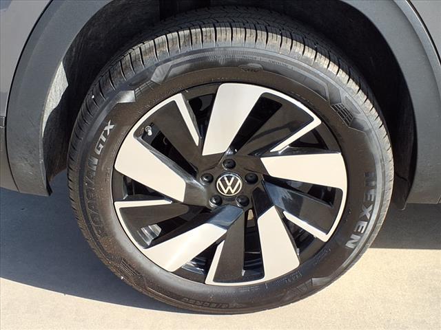 used 2024 Volkswagen Atlas Cross Sport car