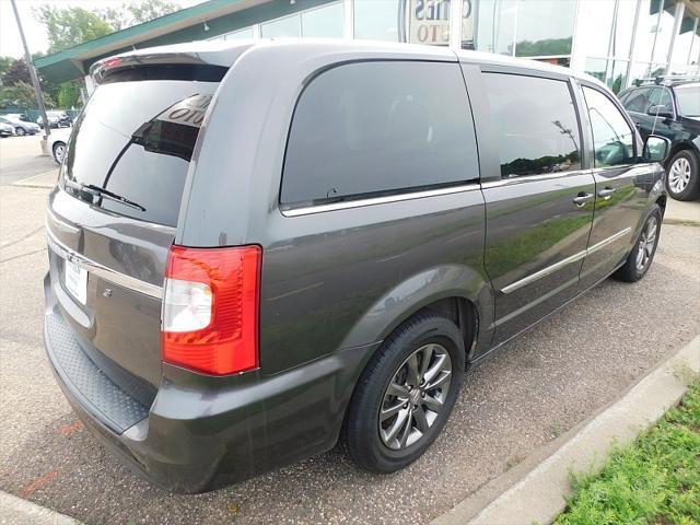 used 2015 Chrysler Town & Country car