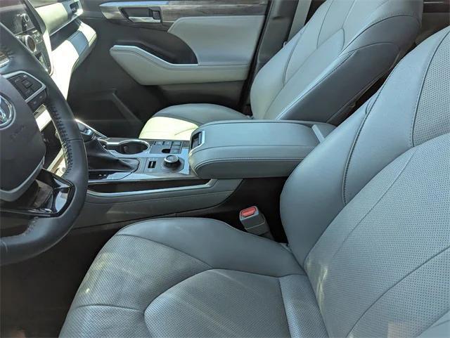used 2023 Toyota Highlander car, priced at $40,250