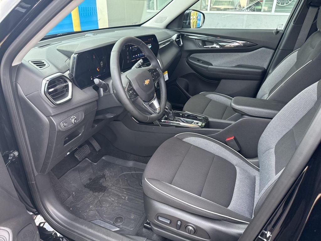 new 2025 Chevrolet TrailBlazer car, priced at $28,930