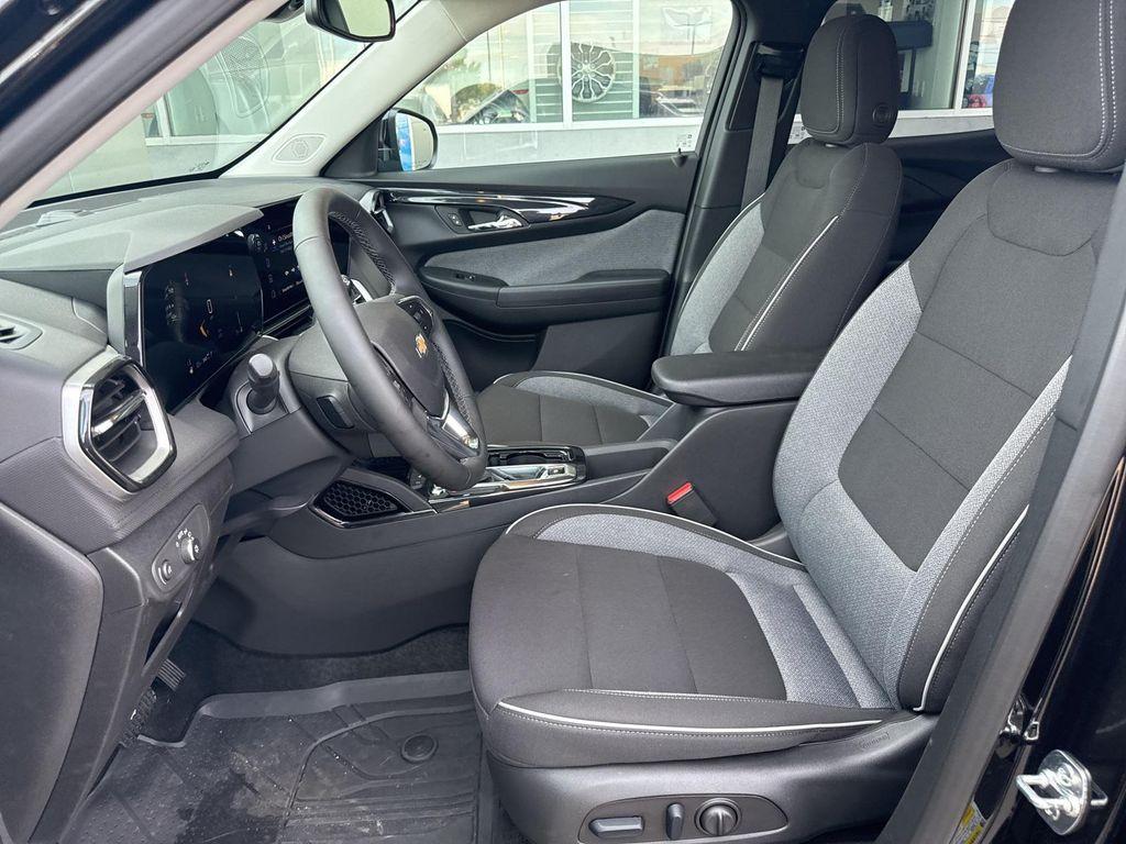new 2025 Chevrolet TrailBlazer car, priced at $28,930