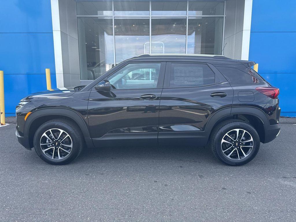 new 2025 Chevrolet TrailBlazer car, priced at $28,930