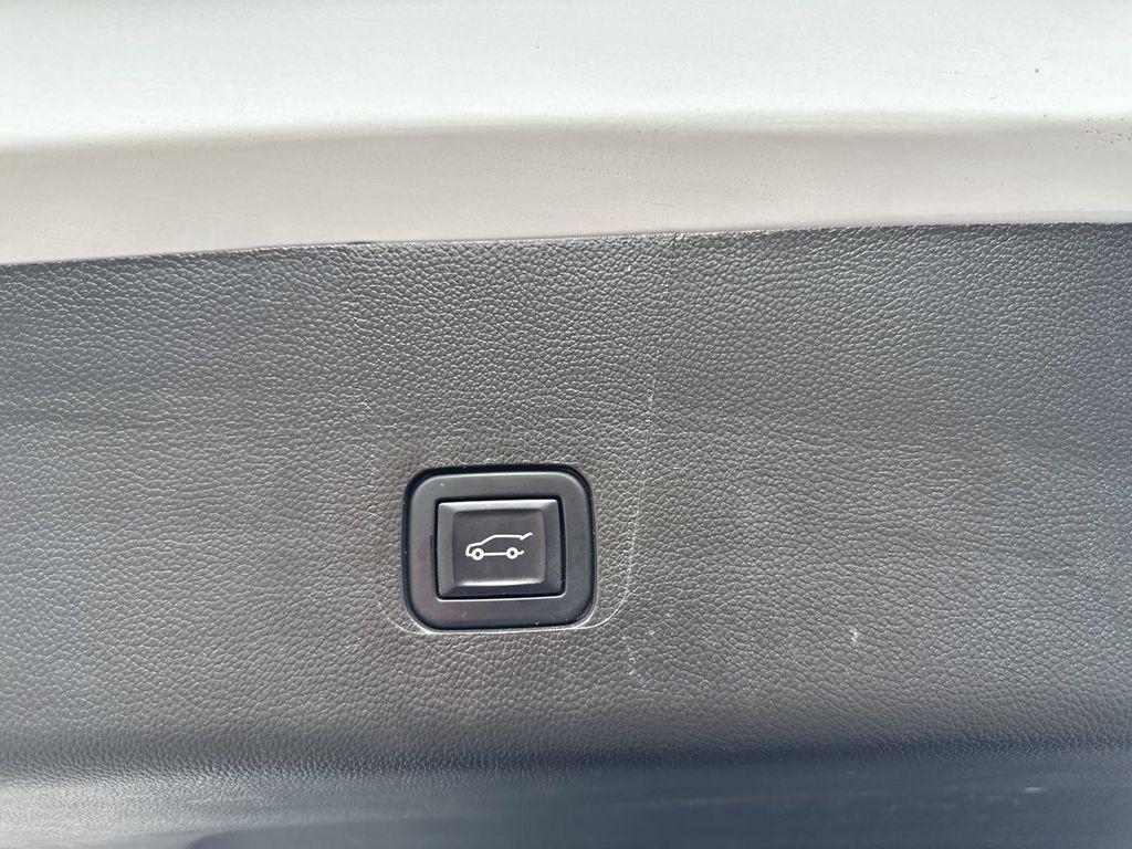 used 2022 Chevrolet Traverse car, priced at $27,980
