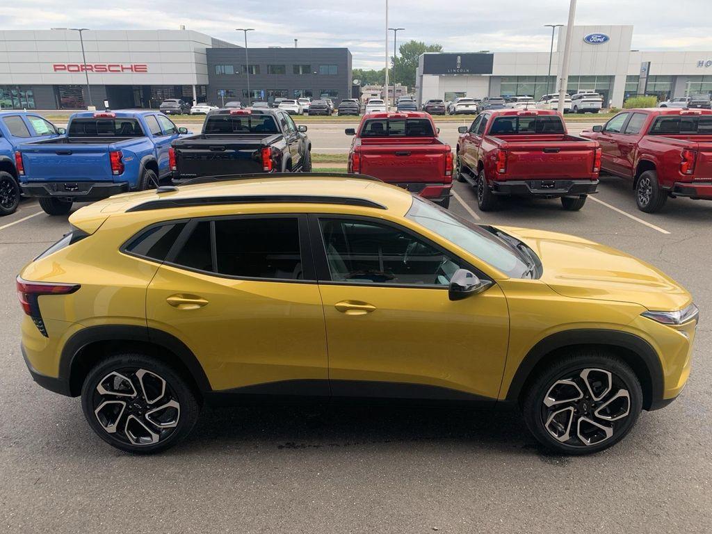 new 2025 Chevrolet Trax car, priced at $26,290