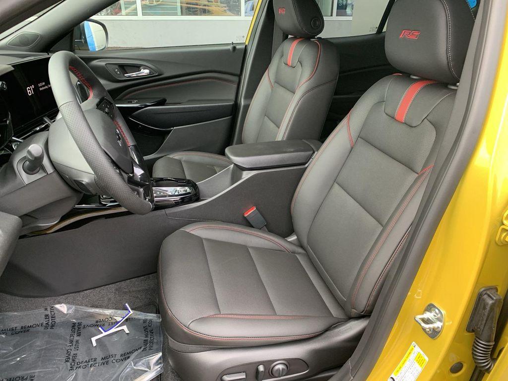 new 2025 Chevrolet Trax car, priced at $26,290
