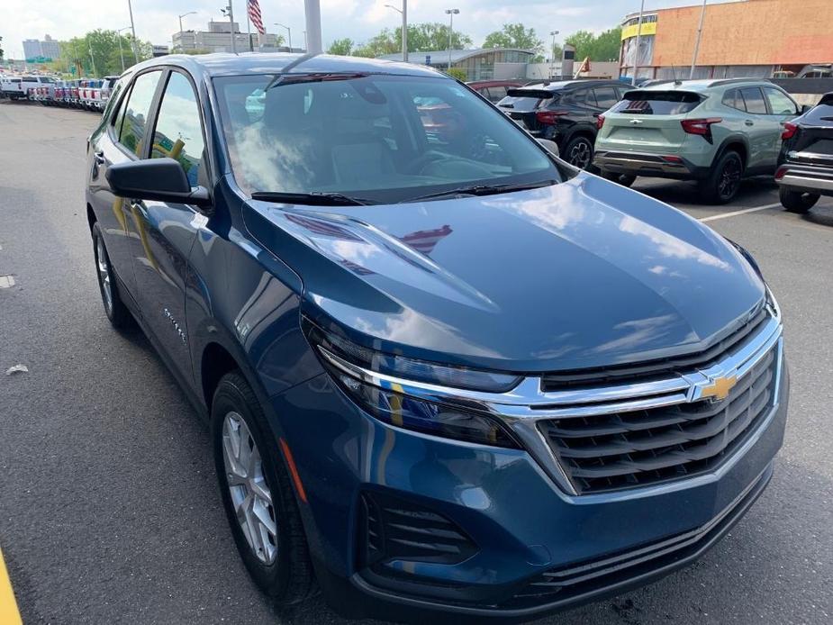 new 2024 Chevrolet Equinox car, priced at $29,495