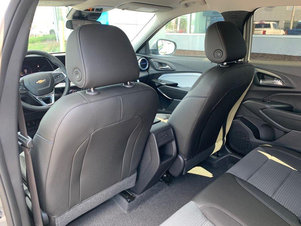new 2025 Chevrolet Trax car, priced at $24,980