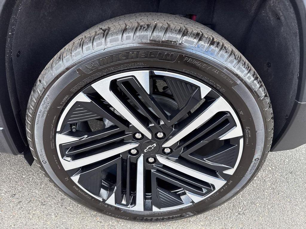 new 2026 Chevrolet Equinox car, priced at $39,075