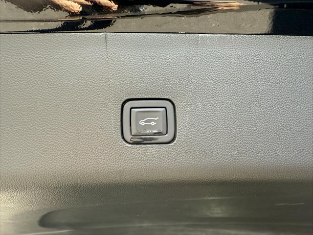 used 2023 Chevrolet Traverse car, priced at $39,980