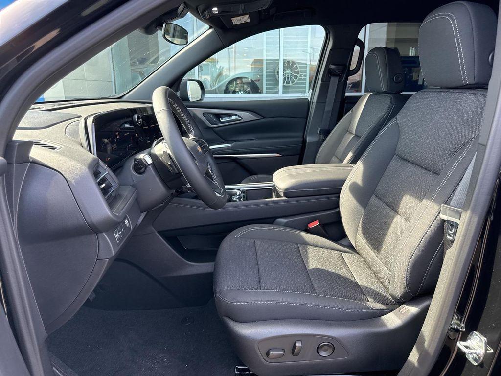 new 2026 Chevrolet Traverse car, priced at $39,920