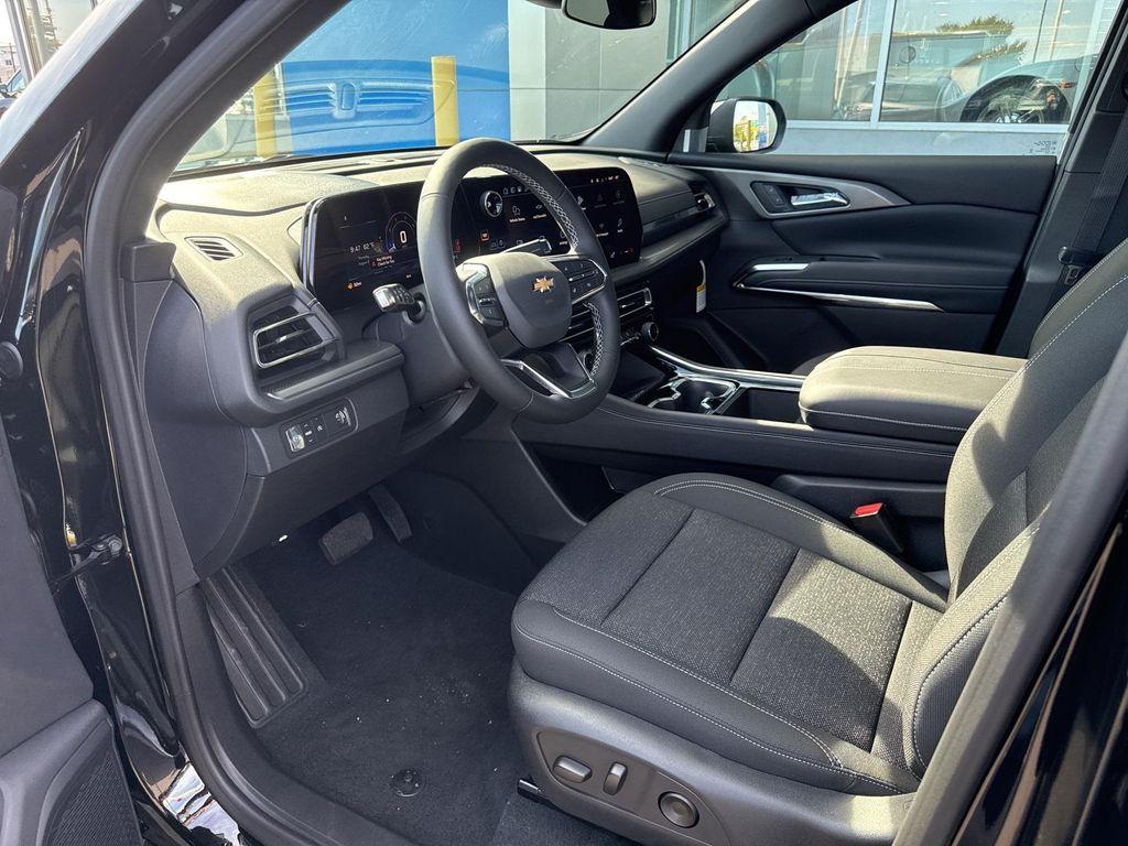 new 2026 Chevrolet Traverse car, priced at $39,920