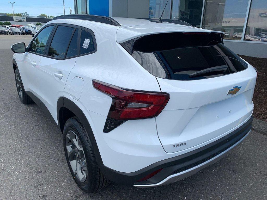 new 2025 Chevrolet Trax car, priced at $24,380